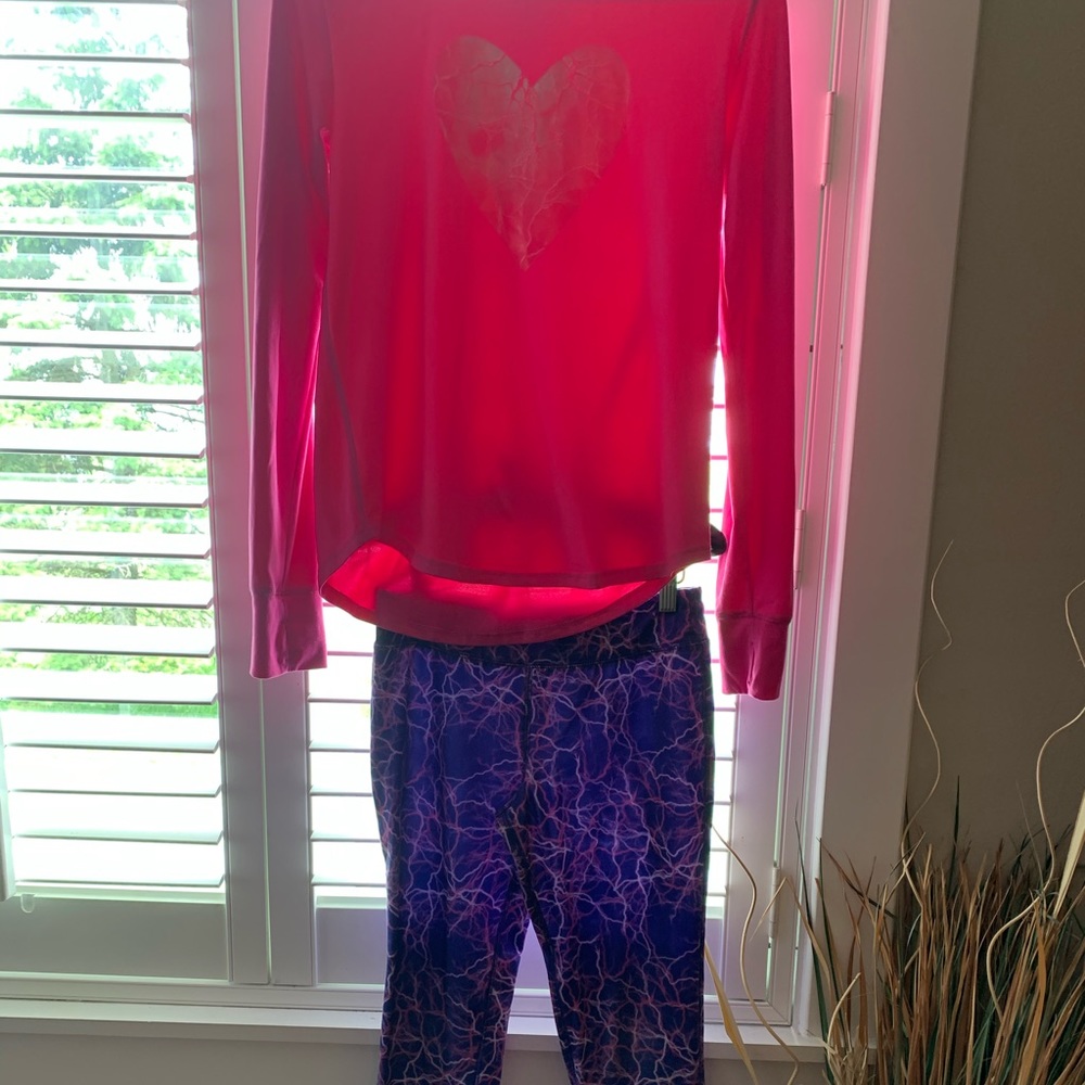 A 2 piece girls clothing
